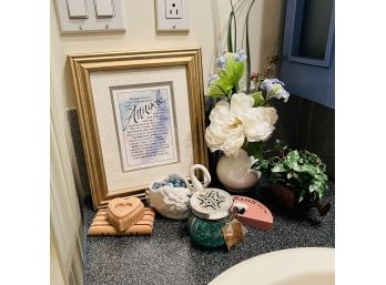 Bathroom Decor Lot (Upstairs)