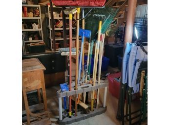 Rubbermaid Lawn And Garden Tools And Tool Holder (Basement)