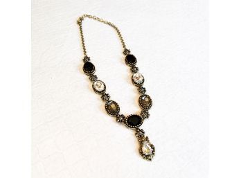 Pretty Black And Crystal Necklace