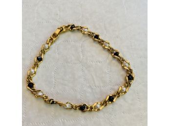 Gold-Finish Bracelet With Black And White Beads - Costume Jewelry (Kitchen)