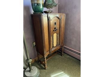 Older Vintage Philco Radio Floor Model Chassis Type 89 (Living Room)