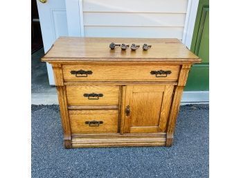 Antique Solid Wood Washstand With Wheels 32'x26.5'x18'