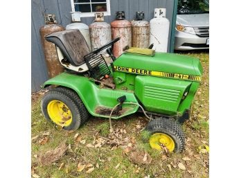 John Deere 212 Lawn Tractor For Repair (Outside)