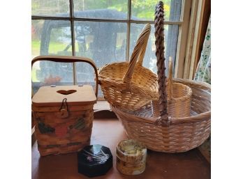 Baskets And 2 Small Trinket Boxes (Bedroom)