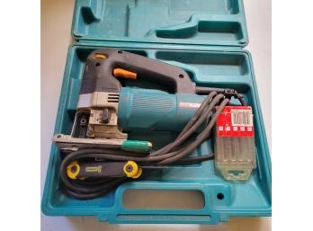 Makita Cutting Saw In Case (Zone 1)