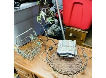 Set Of Decorative Metal Baskets With Leaves & Candle Holder Lamp (Zone 4)