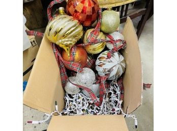 Lot Of Miscellaneous Christmas Decor - Extra Large Ornaments And Lights  (Zone 4)