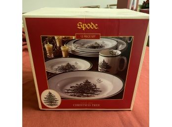 Spode Christmas Tree Twelve Piece Set No. 1 (Basement)