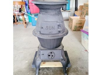 Functional King Stove And Range Co. Sun Cast Iron Pot Belly Stove