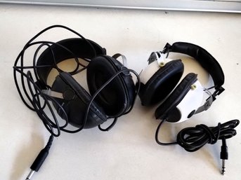 2 Headphones - Olson & Pioneer SE205 - Untested