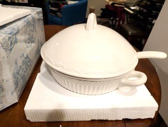 NEW Mikasa Porcelain Large Soup Serving Bowl & Ladle
