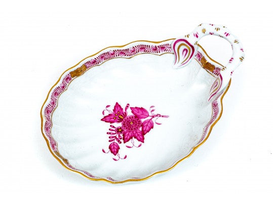 Herend Chinese Bouquet Shell Shaped Bon Bon #335 Raspberry