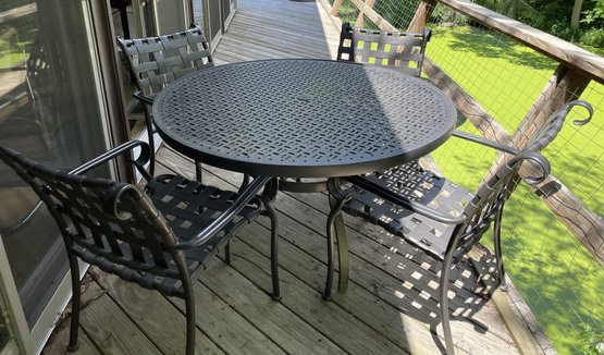 WOODARD 47 INCH DELUXE LATTICE TOP ROUND PATIO TABLE AND 4 CHAIRS