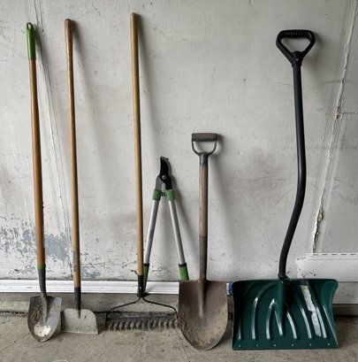 ASSORTED COLLECTION OF GARDEN TOOLS