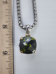 VINTAGE NECKLACE WITH 2 TONE PENDANT AND PERIDOT GEMSTONE