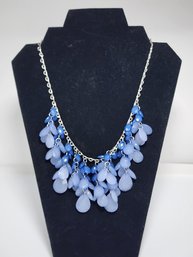 VINTAGE BLUE OPALESCENT NECKLACE