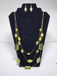 VINTAGE GREEN BEADED NECKLACE AND PERIDOT EARRINGS