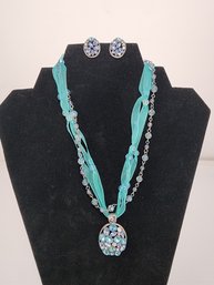 VINTAGE BEADED PENDANT NECKLACE AND EARRINGS