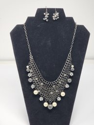 VINTAGE NECKLACE AND EARRINGS