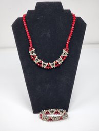 VINTAGE BEADED NECKLACE AND BRACELET