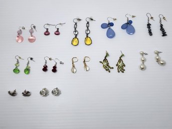 12 PR COLLECTION OF VINTAGE EARRINGS