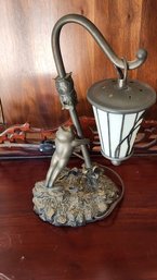 VINTAGE QUOIZEL COLLECTIBLES LAMP POST FROG TABLE LAMP WITH HANGING LANTERN