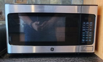 GE 1.1 CU FT STAINLESS STEEL COUNTERTOP MICROWAVE