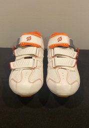 PELOTON WHITE AND ORANGE CYCLING SHOES SIZE 5.5