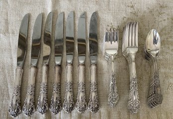 28PC  REED AND BARTON STERLING SILVER FLATWARE SET