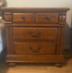 BROYHILL 3 DRAWER NIGHT TABLE