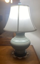 CLASSIC PORCELAIN VASE TABLE LAMP