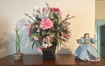 COLLECTION OF FLORAL DECOR