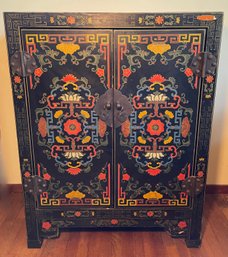 EARLY 20TH CENTURY CHINOISERIE HAND PAINTED CABINET