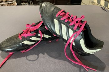 ADIDAS YOUTH BLACK AND HOT PINK SOCCER CLEATS SIZE 2.5