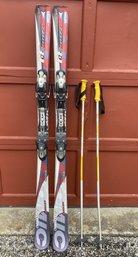 PAIR OF IZOR ATOMIC SKIS AND SCOTT SKI POLES