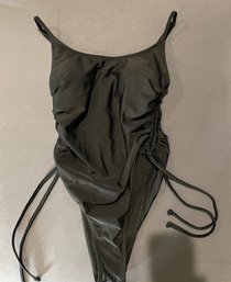 WOMEN HIGH CUT ONE PIECE BATHING SUIT SIZE SMALL