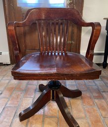 1920s Refinished Walnut Swivelling And Tilting Rolling Banker's Office Chair