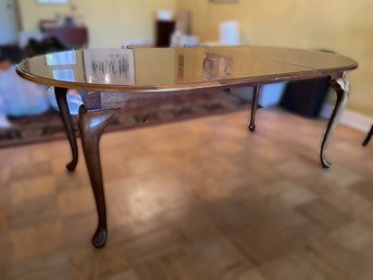 QUEEN ANNE EXTENDABLE DINING TABLE