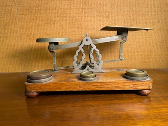 VINTAGE POSTAL WEIGHT SCALE