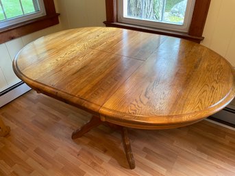 42 INCH ROUND OAK BUTTERFLY LEAF PEDESTAL DINING TABLE