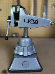 BESSEY SWIVEL VACUUM BASE VISE