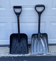 MELNOR DELTA AND SUNCAST SHORT SNOW SHOVELS