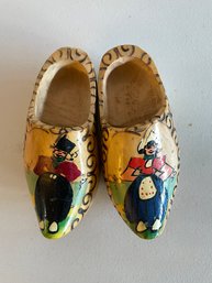 VINTAGE DUTCH HAND PAINTED  HAND CARVED WOODEN CLOGS