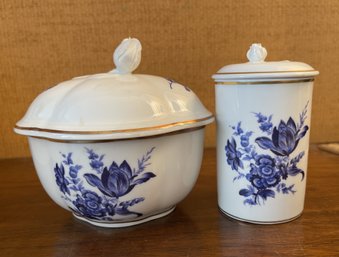 PAIR OF RICHARD GINORI ITALY CANDY DISHES WITH LIDS