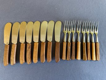 16 PC JAPANESE STAINLESS STEEL WOODEN HANDLE KNIFE SPREADERS AND COCKTAIL FORKS