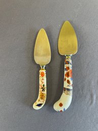 PAIR OF FLORAL CURVED HANDLE SERVING KNIFE