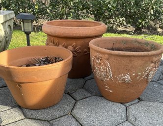ASSORTED COLLECTION OF CLAY POTS