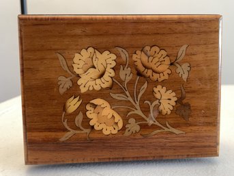 VINTAGE ITALIAN FLORAL INLAY WOODEN MUSIC BOX