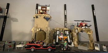 LEGO BATMAN CLASSIC TV SERIES BATCAVE