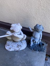 PAIR OF OUTDOOR GARDEN FROG STATUES